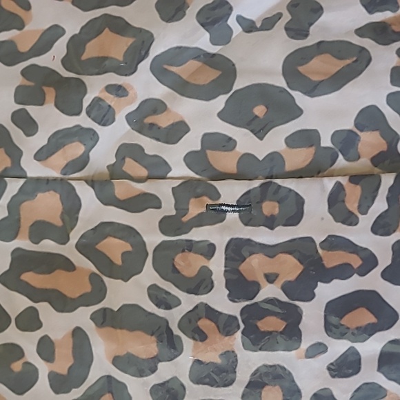 New mens leopard shirt - Picture 2 of 2